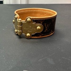 Louis Vuitton - Clasp Bracelet Leather Size 19